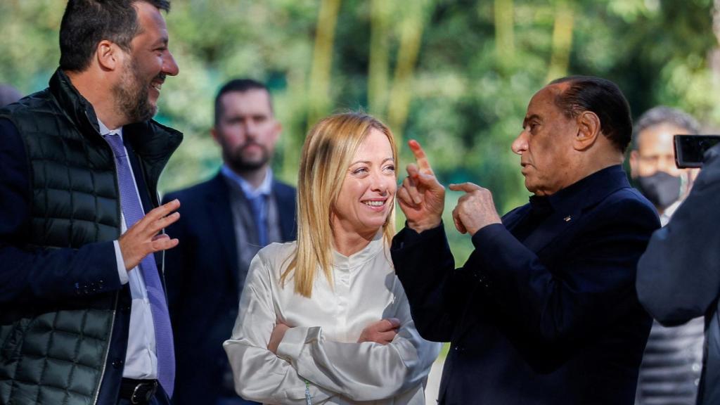 Giorgia Meloni, together with Silvio Berlusconi and Matteo Salvini.