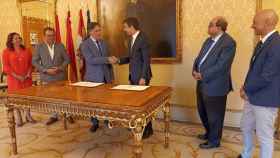 El alcalde de Salamanca y el presidente de la Autoridad de los Puertos del Duero, Leixoes y Viana do Castelo rubrican el Acuerdo