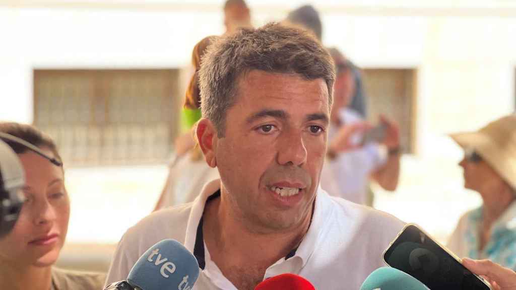 El presidente de la Diputación de Alicante, Carlos Mazón, tras tomar la decisión.