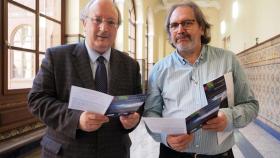 El presidente del CES, Enrique Cabero, con el director académico del congreso, Dámaso Javier Vicente Blanco