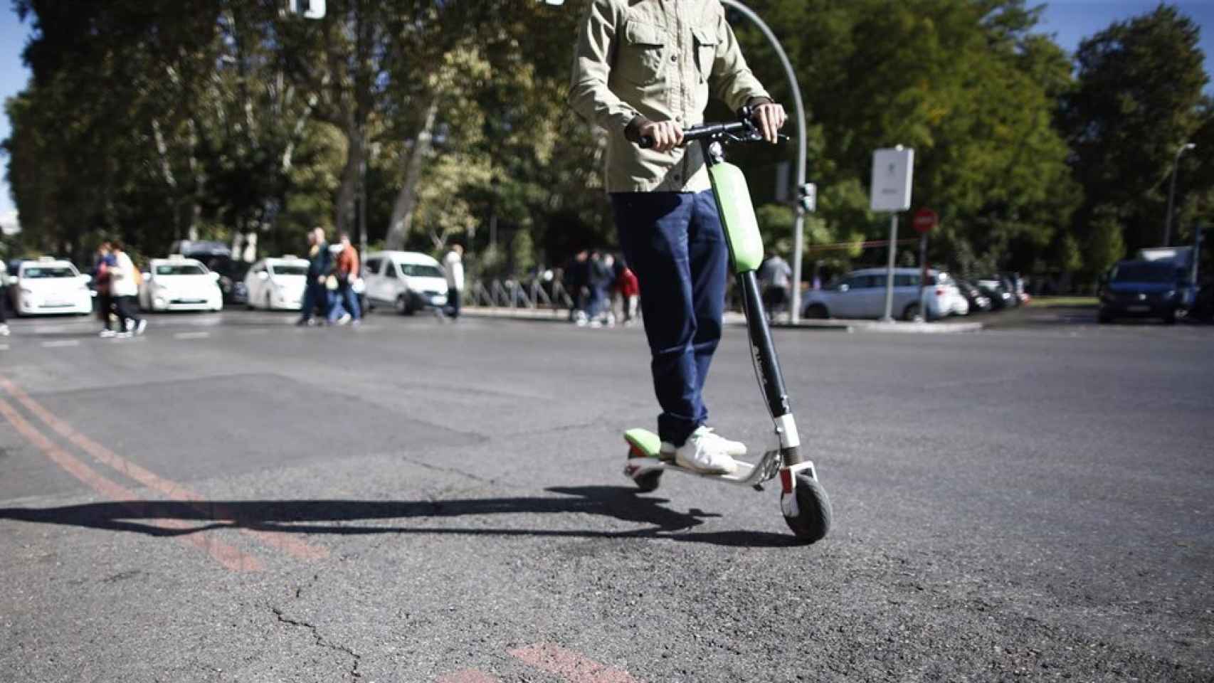 freír Contorno partido Democrático Madrid recorta a 6.000 los patinetes eléctricos con autorización para  circular