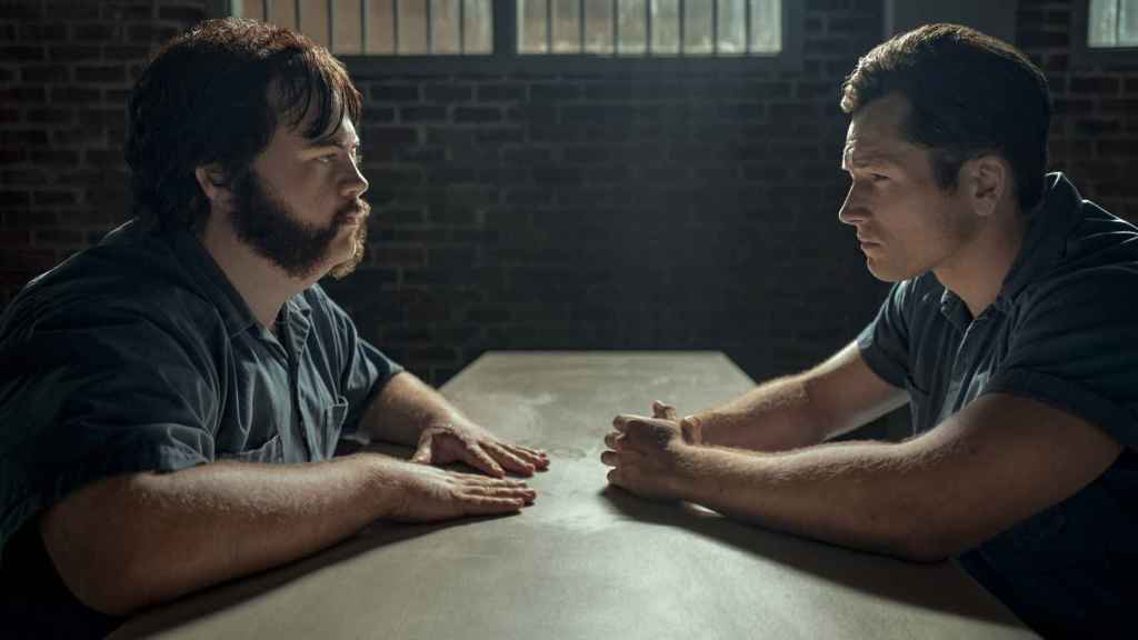 Taron Egerton and Paul Walter Hauser in 'Locked up with the Devil'.