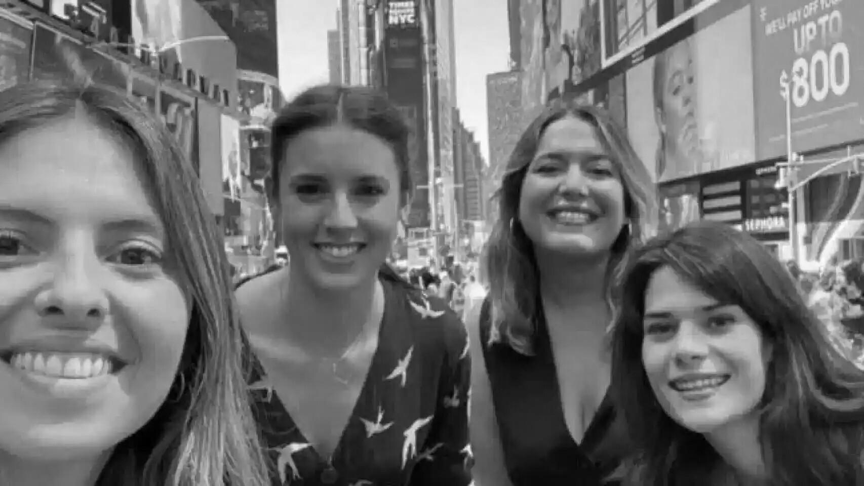 La directora de gabinete de Irene Montero, Lidia Rubio; la ministra de Igualdad, Irene Montero; la secretaria de Estado de Igualdad, Ángela Rodríguez; y la portavoz de Podemos y asesora de Igualdad, Isa Serra.