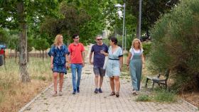 Concejales socialistas visitan el barrio de Huerta Otea de Salamanca