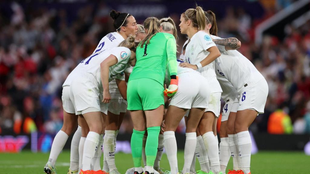 La selección femenina de fútbol de Inglaterra teme jugar de blanco: miedo la menstruación en la Euro