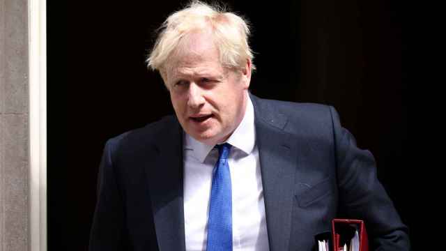 Boris Johnson saliendo de Downing Street.