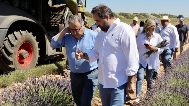 Zoido y Núñez durante la visita.