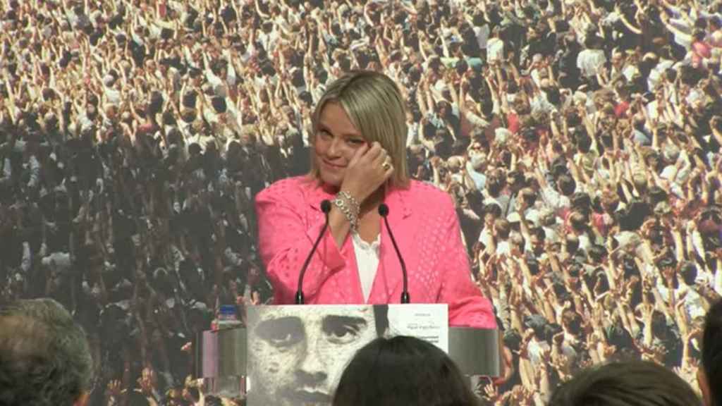 Marimar Blanco, hermana de Miguel Ángel Blanco, emocionada antes de tomar la palabra.