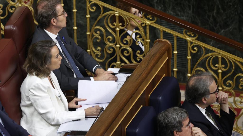 Alberto Núñez Feijóo, líder del PP, junto a Cuca Gamarra, portavoz popular en el Congreso, en el Debate sobre el estado de la Nación.