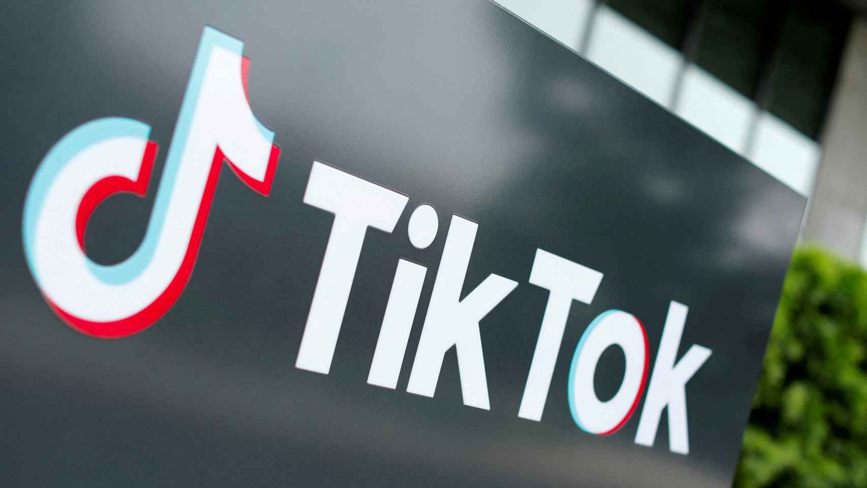 Logo de TikTok en los exteriores de las oficinas de la compañía Culver City, California (Estados Unidos).