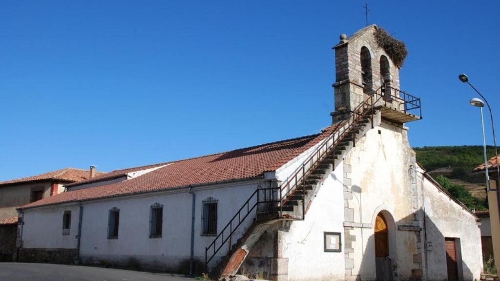 Roban imágenes de Cristo de varias sepulturas en el cementerio leonés de  Robles de la Valcueva