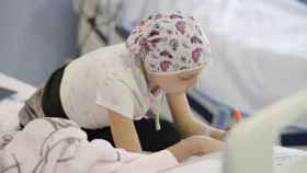 Uno de los cientos de menores con tratamiento oncológico que están siendo tratados en países de toda Europa.
