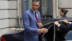 Pedro Sánchez, presidente del Gobierno, se sube al coche en el Congreso tras el Debate del Estado de la Nación.