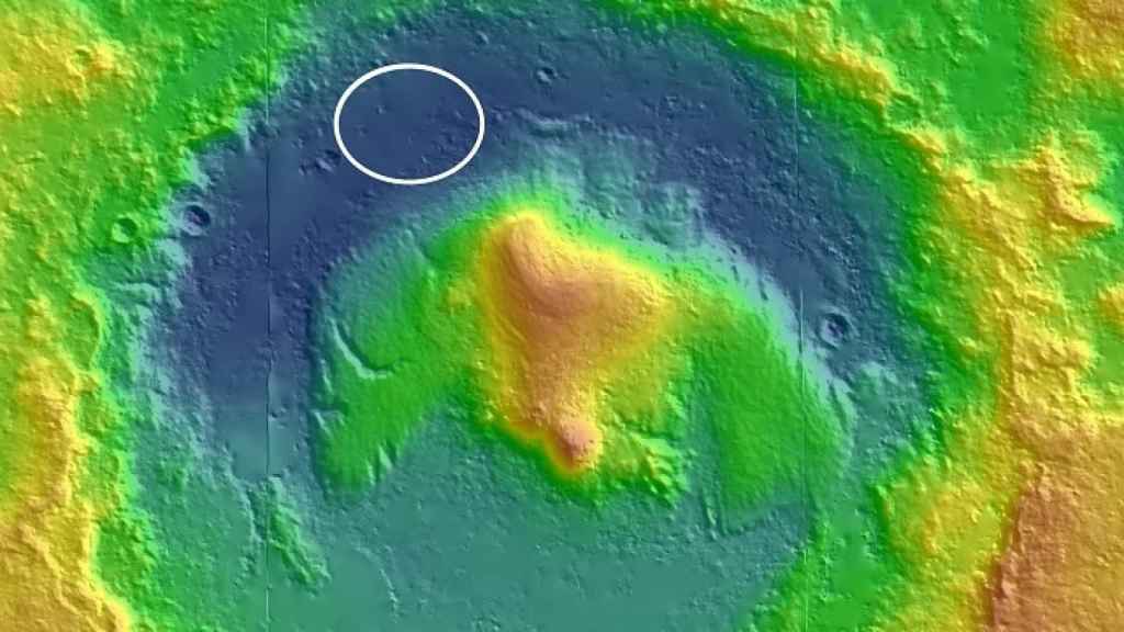 Cráter Gale coloreado. En un cícrulo lugar donde aterrizó la misión Mars Science Laboratory (MSL). Imagen: R. Anderson.
