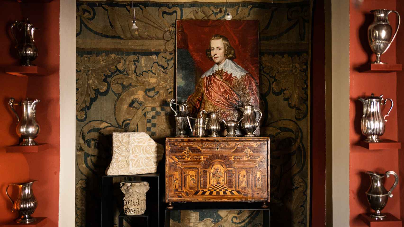 Retrato del Cardenal Infante de Van Dyck en uno de los salones de Miguel Ferrer.