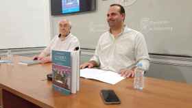 El escritor José Luis Puerto y el diputado de Cultura, David Mingo