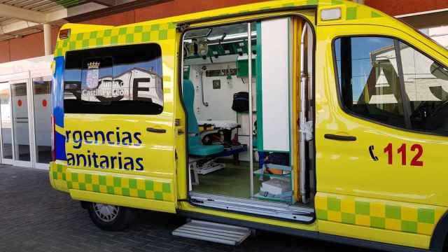 Una ambulancia en la puerta de las Urgencias del Hospital Virgen de la Concha de Zamora