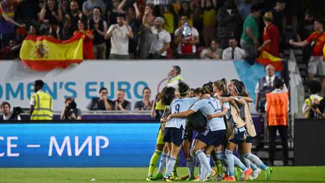 España sufre, pero gana a Dinamrca y se clasifica para lso cuartos de final