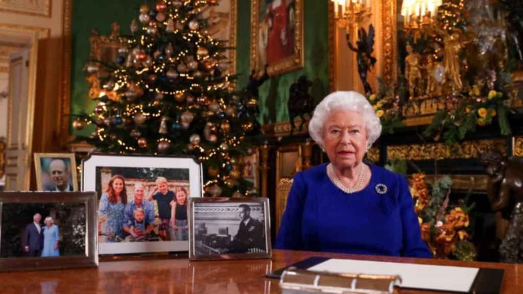 Isabel II no colocó ninguna foto de los Sussex.