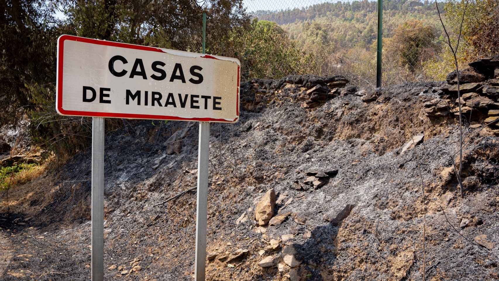 Dejaron arder el pueblo para proteger Monfragüe&quot;: vecinos y ganaderos  increpan a Vara y Sánchez