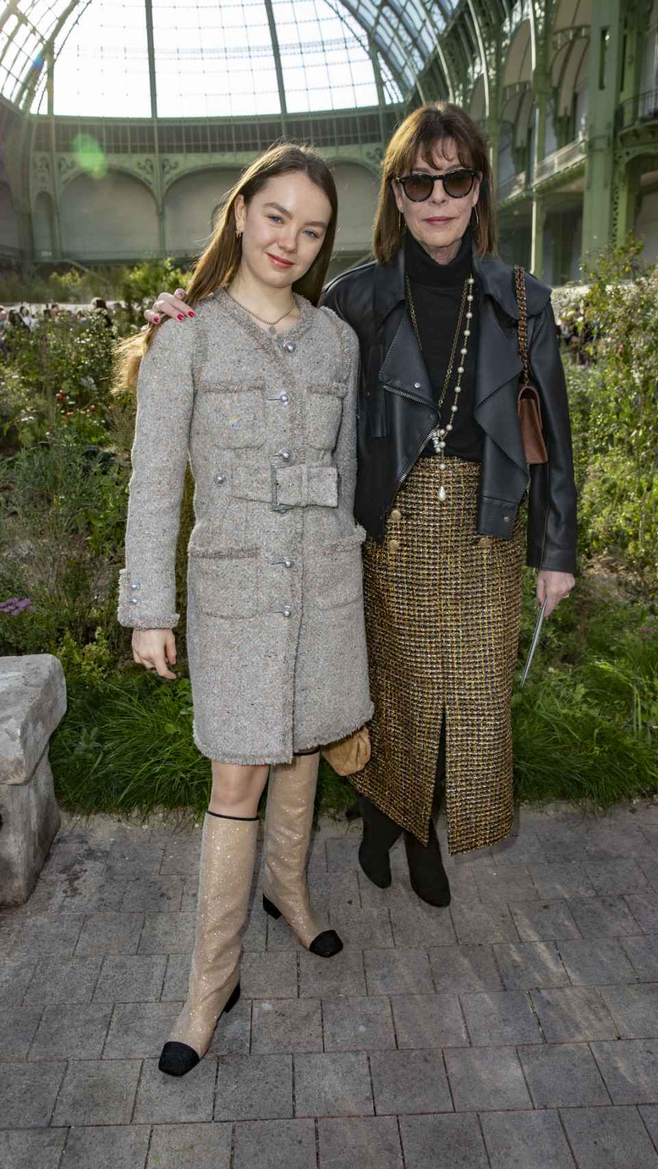 Carolina de Mónaco con su hija en la semana de la Alta Costura de París.