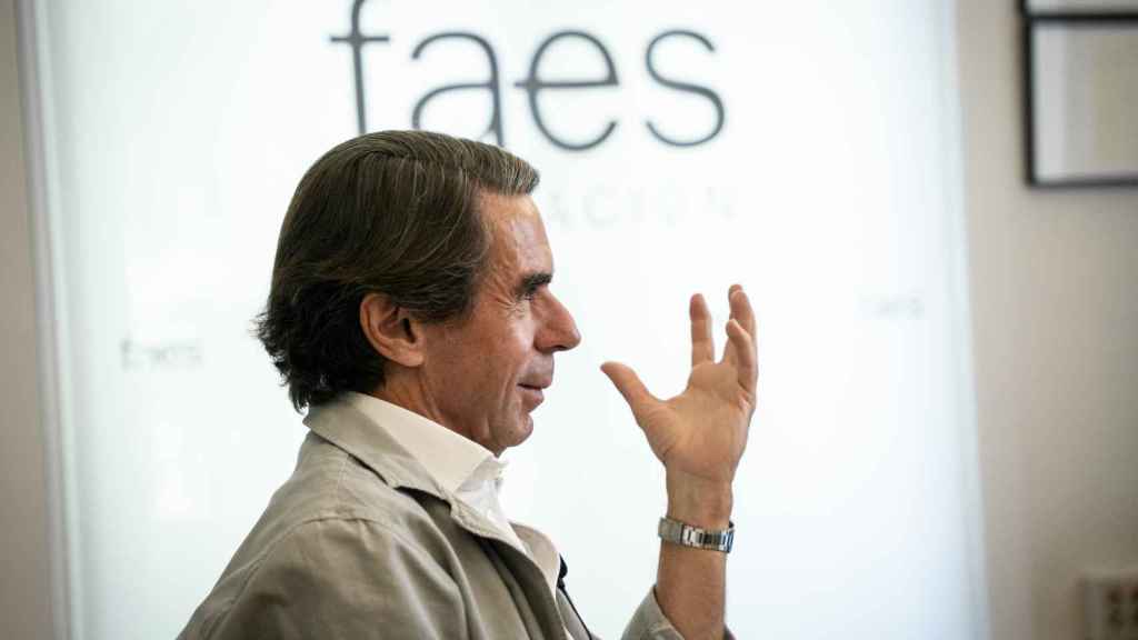 José María Aznar mantuvo agrias disputas con Felipe González. Hoy, dice compartir con él objetivos políticos.