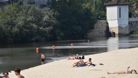 Bañistas en la Playa de Las Moreras