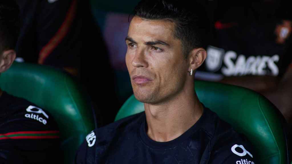 Cristiano Ronaldo en el banquillo durante un partido de Portugal