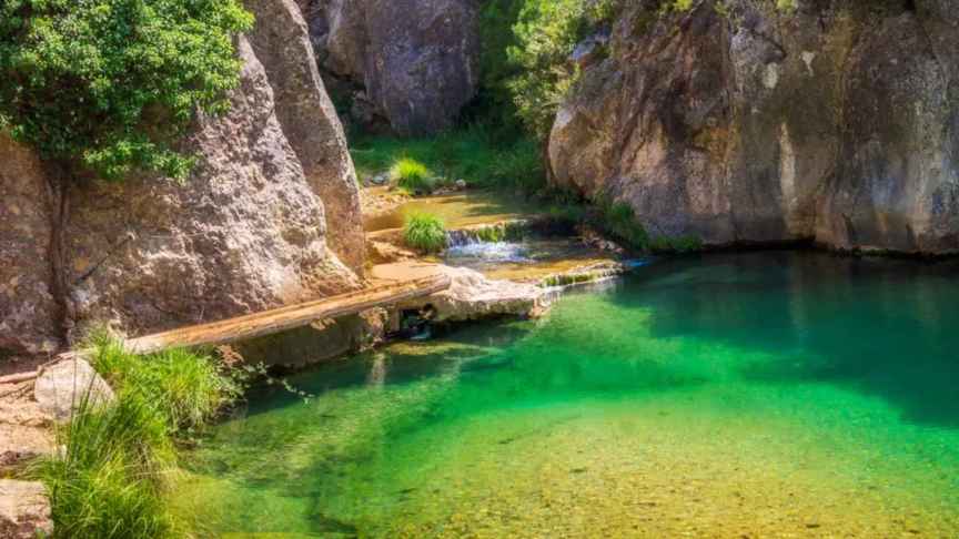 La espectacular ruta del río Higuerón en la que puedes bañarte en un jacuzzi natural