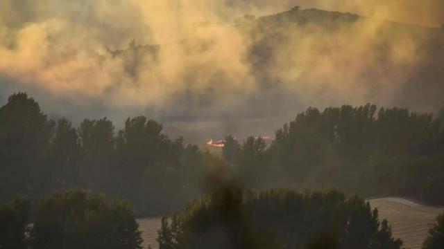 El incendio de Valdepeñas de la Sierra evoluciona muy favorablemente