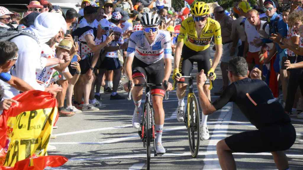 Jonas Vingegaard aguanta un ataque de Tadej Pogacar en el Tour de Francia 2022
