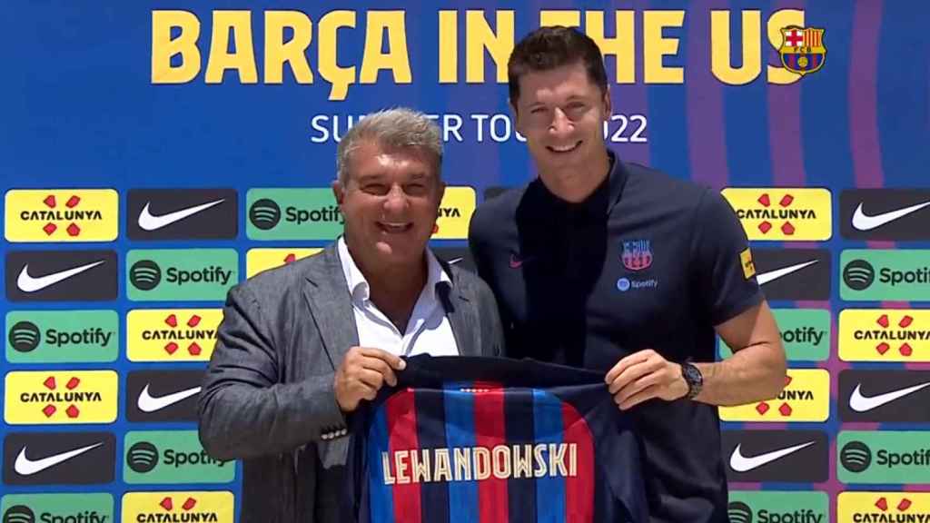 Laporta y Lewandowski, en la presentación del delantero con el Barça