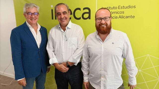 Francisco Llopis, Ignacio Amirola y Joaquín Palací, del Instituto de Estudios Económicos de la Provincia de Alicante (Ineca).