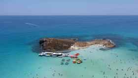 Playa de Agia Napa Nisi en Chipre