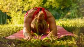 El yoga es un ejercicio moderado apto para todas las edades.