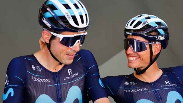 Imanol Erviti junto a Enric Mas en el Tour de Francia