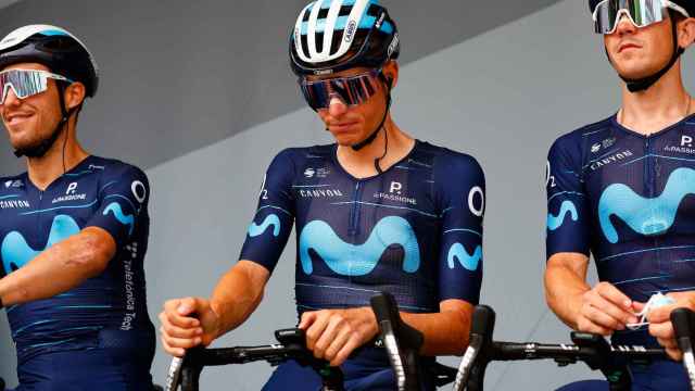 Enric Mas antes de la salida de una etapa del Tour de Francia