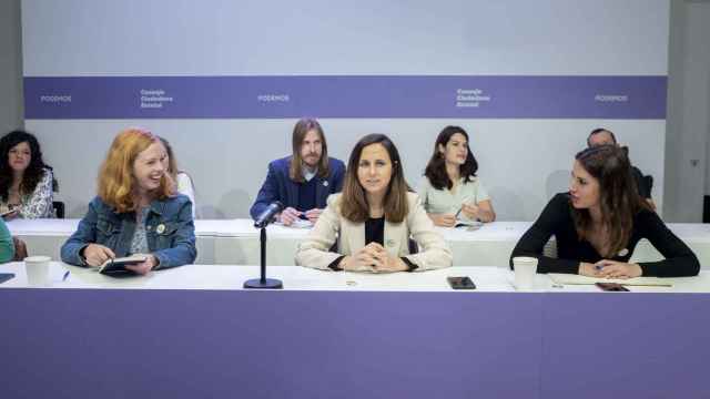 La secretaria de Organización de Podemos, Lilith Verstrynge; la secretaria general de Podemos y ministra de Derechos Sociales y Agenda 2030, Ione Belarra y la ministra de Igualdad, Irene Montero, en una reunión del Consejo Ciudadano Estatal de Podemos.