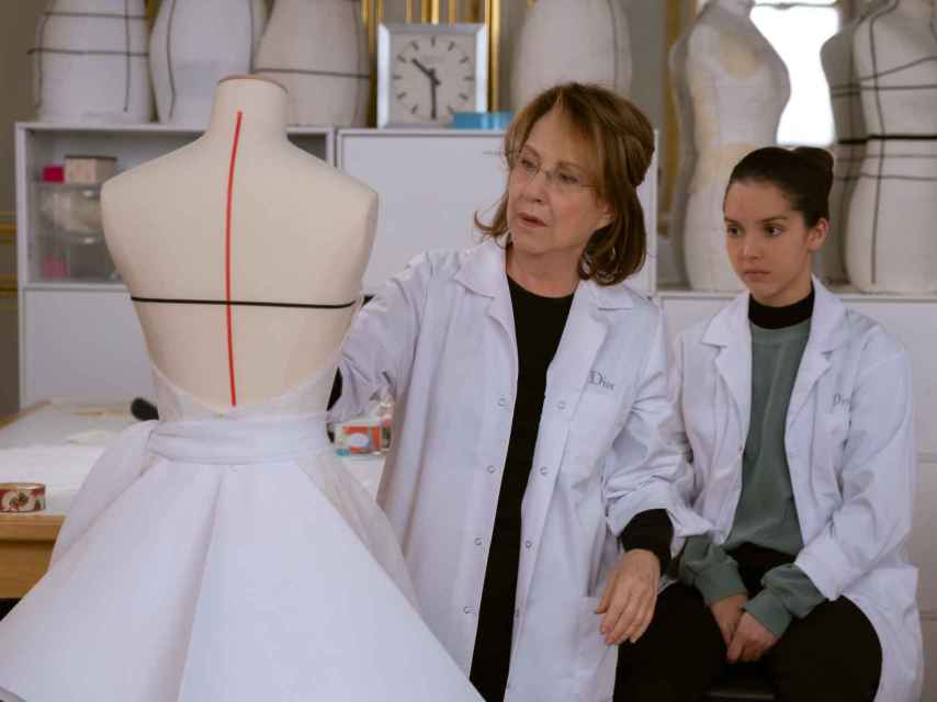 Así se hace un vestido que cuesta lo mismo que un piso: la leyenda de la  'maison' Dior