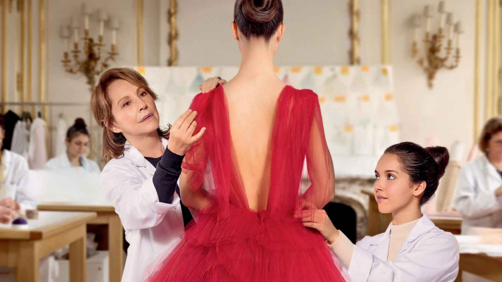 Así se hace un vestido que cuesta lo mismo que un piso: la leyenda de la  'maison' Dior