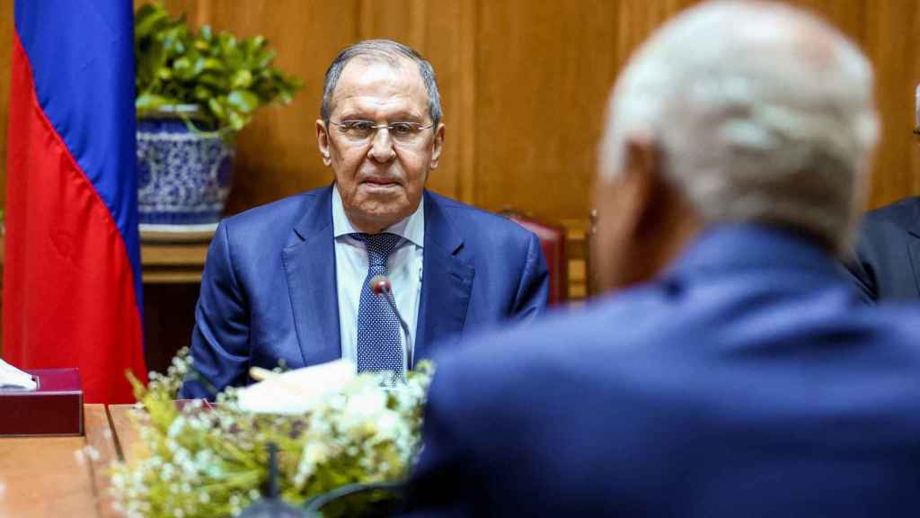 Sergei Lavrov se reúne en El Cairo con el secretario general de la Liga Árabe, Ahmed Aboul Gheit.