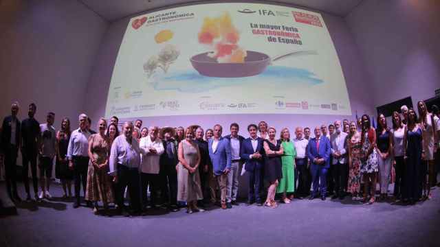 Foto de familia en la presentación de Alicante Gastronómica 2022.