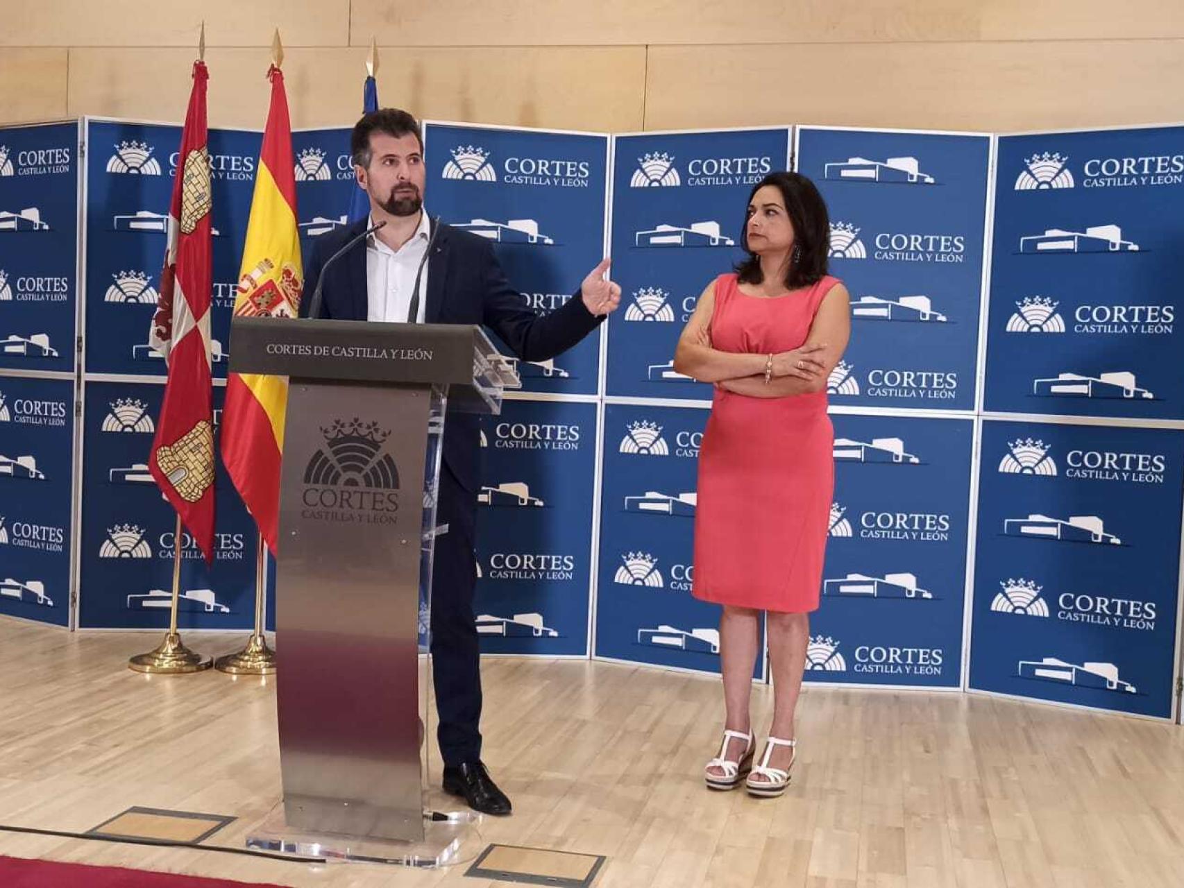 El dirigente socialista, Luis Tudanca, durante su rueda de prensa de este lunes en las Cortes.