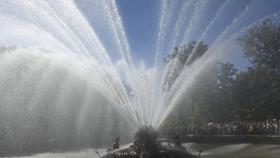 Una de las fuentes de la Granja de San Ildefonso, en plena actividad este lunes.