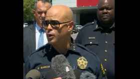 El jefe de policía de Dallas, Eddie Garcia, informando de los disparos.