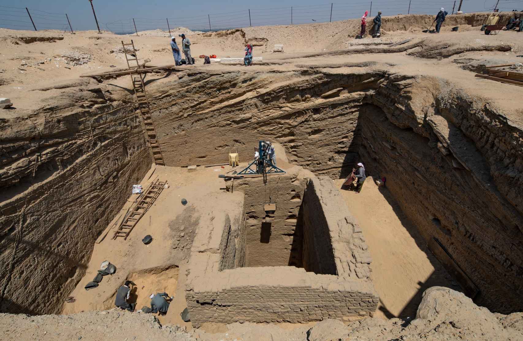 Excavación del pozo funerario de Abusir.