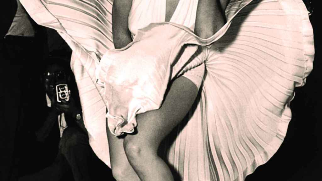 Marilyn Monroe en su imagen más célebre, de 'La tentación vive arriba', cuando su falda se eleva sobre la rejilla de ventilación del metro