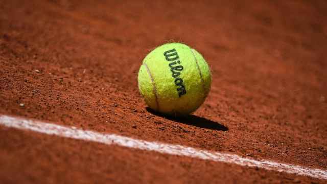 Una pelota de tenis en Roland Garros