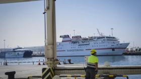 Un operario en el puerto de Algeciras (Cádiz).