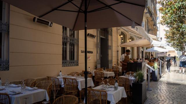 Imagen de la terraza de un restaurante en el Centro de Málaga.